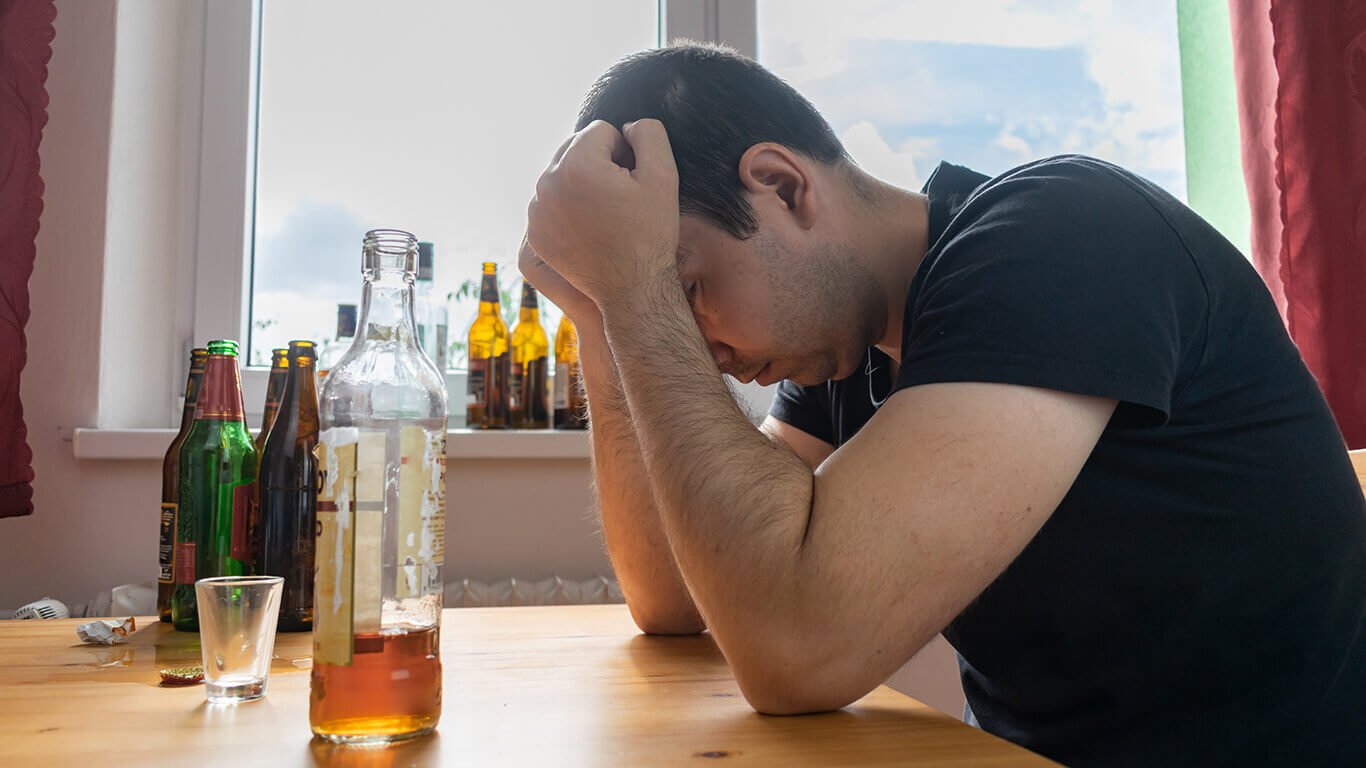 what is the difference between alcohol abuse and alcoholism